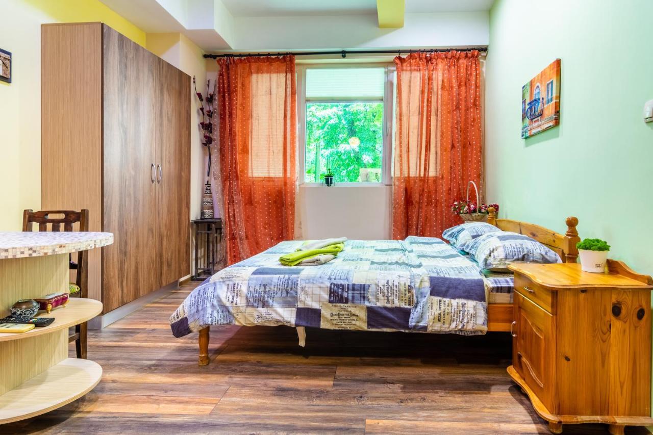 Barcelona Colorful Central Studio W Green Backyard София Екстериор снимка